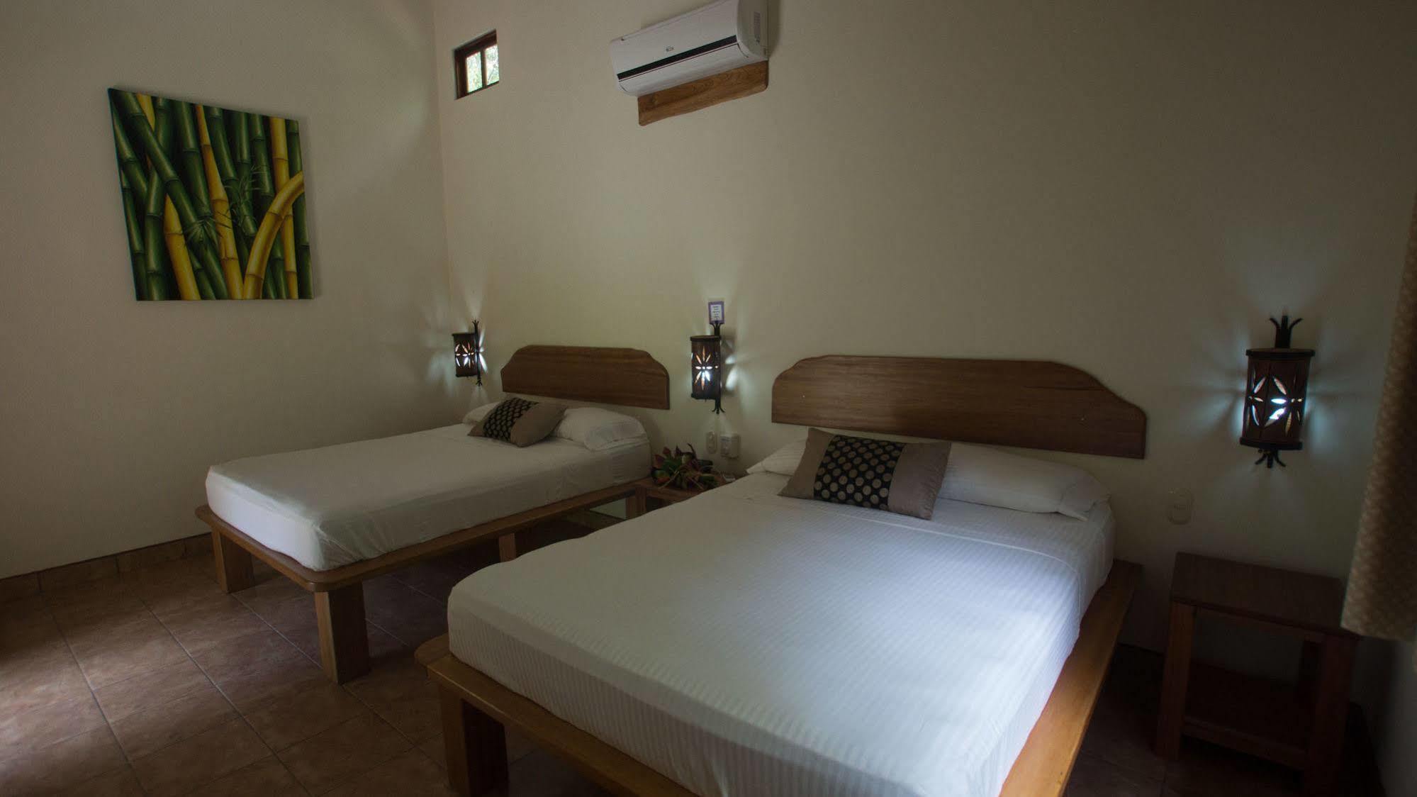 Mamma E Papa Aparthotel Ojochal Bagian luar foto